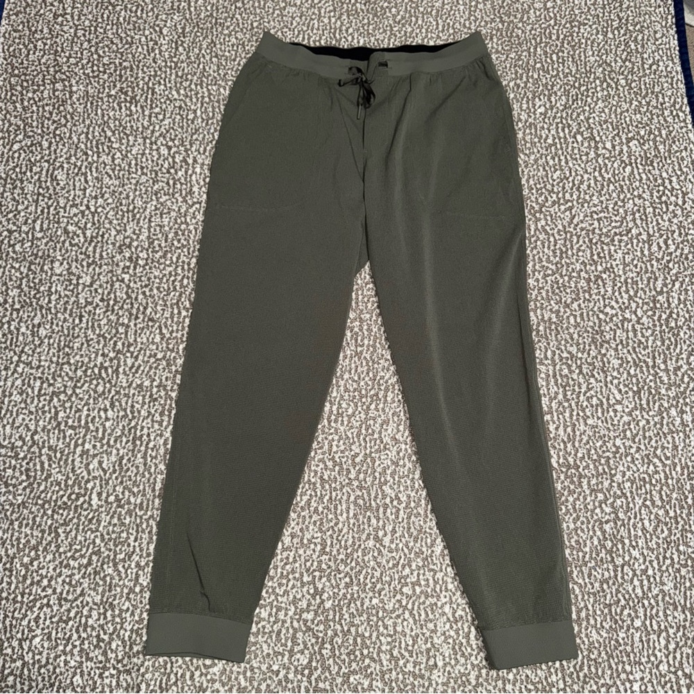 NWOT lululemon joggers - Picture 2 of 4